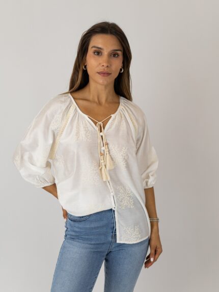 Blusa meia manga com bordados
