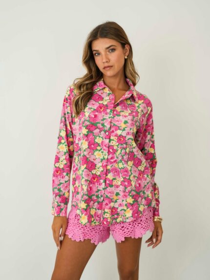 Blusa estampada com gola clássica