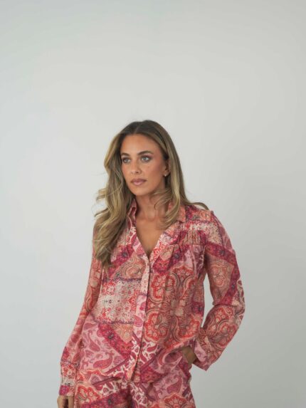 Blusa feminina estampada em tecido leve