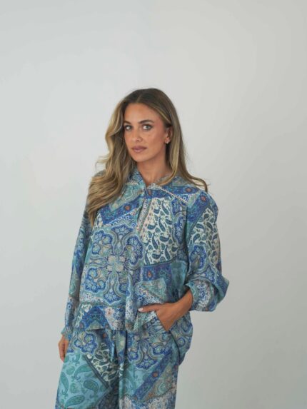 Blusa com estampado.