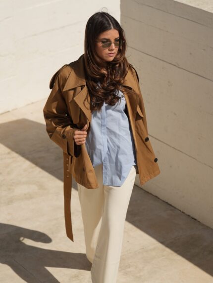 Parka Curta com Ombro Descaído