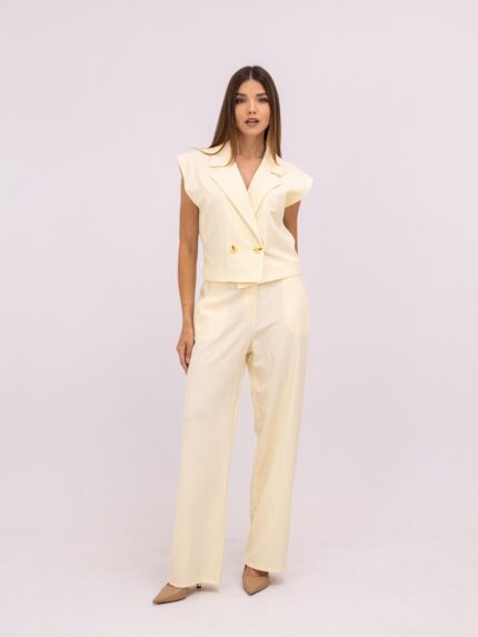 Colete Alfaiataria Cropped com Ombreiras – Sofisticação Estruturada