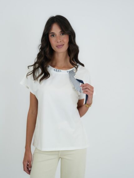 T-shirt Náutica Chic com Detalhe de Lenço