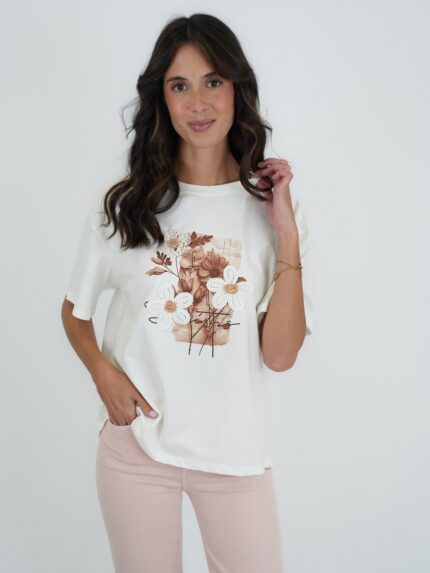 T-shirt Off-White Floral Art com Aplicações de Croché